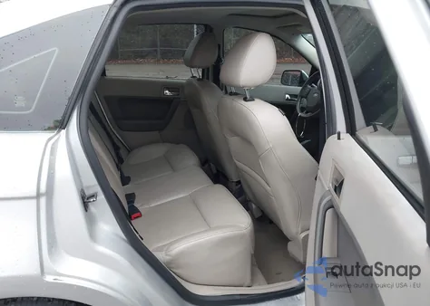 2010 Ford Focus Sel z USA, uszkodzony, nr VIN 1FAHP3HN5AW212087